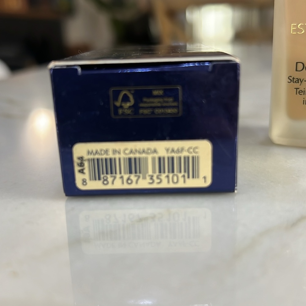 Estee Lauder Double Wear Foundation - 2N2 - Picture 3 of 3